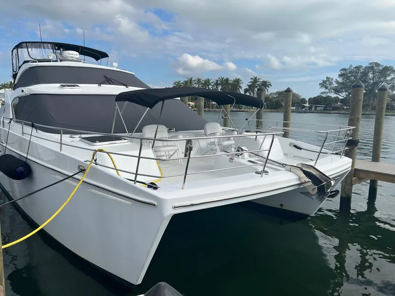 Slide: The Image of 2000 Jutson 46 LRC yacht docked at marina. - 4