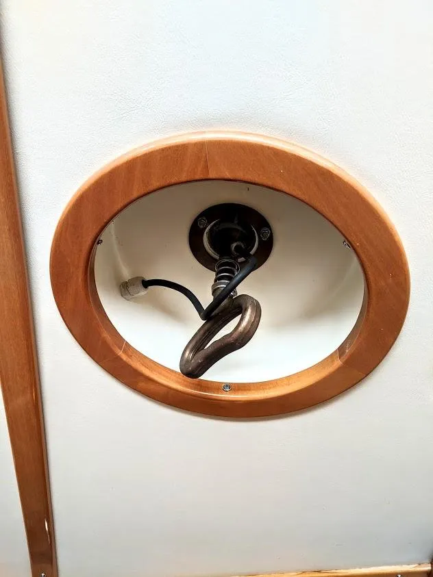 Slide: The Image of Interior view of a 2000 Jutson 46 LRC boat. - 50