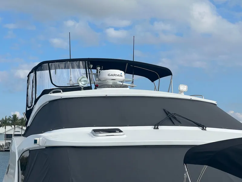 Slide: The Image of Jutson 46 LRC yacht from 2000 with Garmin equipment, blue sky background. - 7