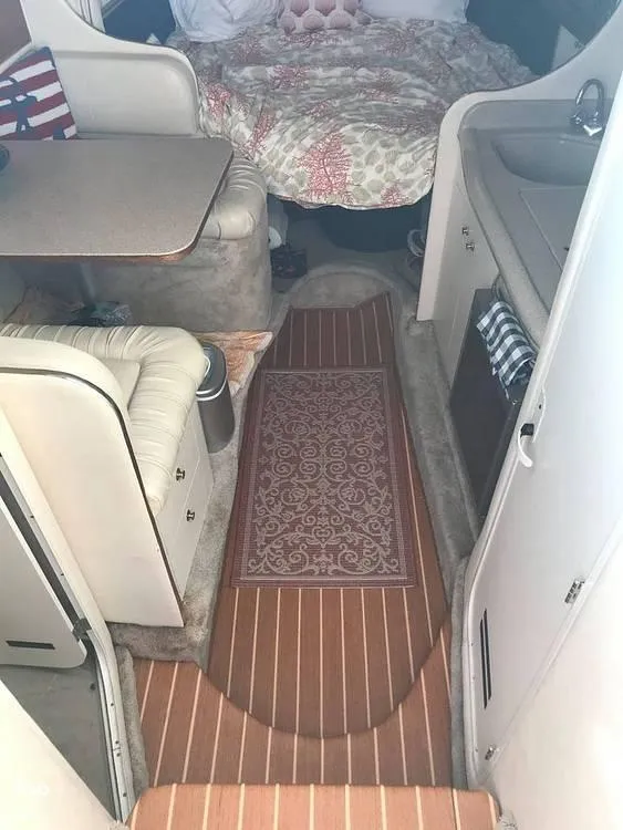 Slide: The Image of 2000 Sea Ray 290 DA for sale in Niantic, CT - 18