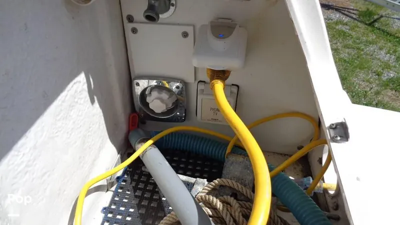 Slide: The Image of 2000 Sea Ray 290 DA for sale in Niantic, CT - 33