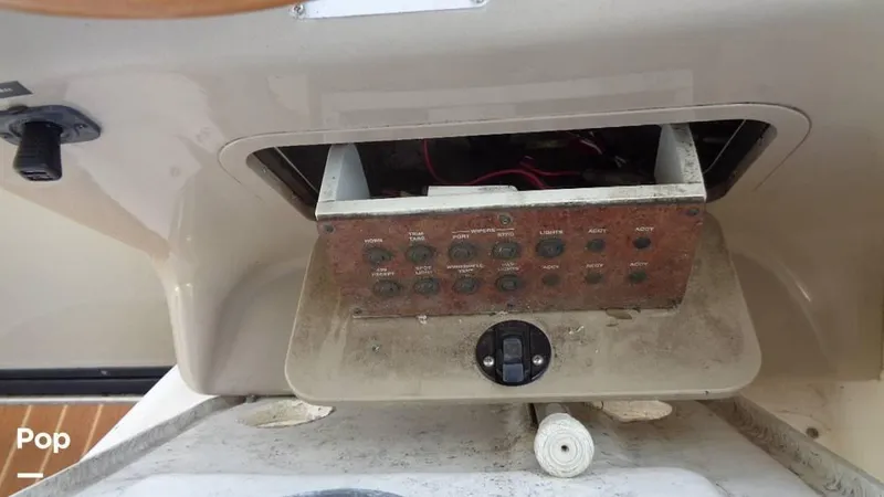 Slide: The Image of 2000 Sea Ray 290 DA for sale in Niantic, CT - 55