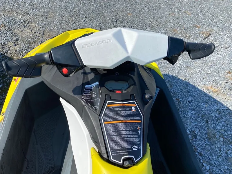 Slide: The Image of Sea-Doo Spark 2up - Rotax 900 ACE 2016 - 3
