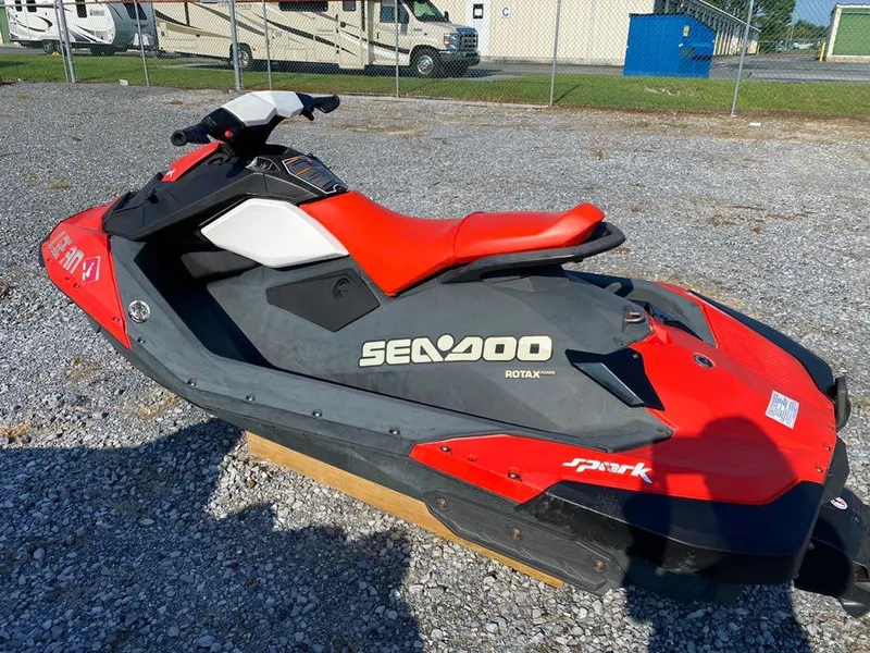 Slide: The Image of Sea-Doo Spark 2up - Rotax 900 ACE 2016 - 6