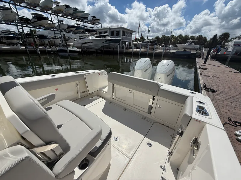 Slide: The Image of Boston Whaler 330 Outrage 2026 - 22