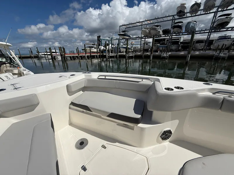 Slide: The Image of Boston Whaler 330 Outrage 2026 - 9