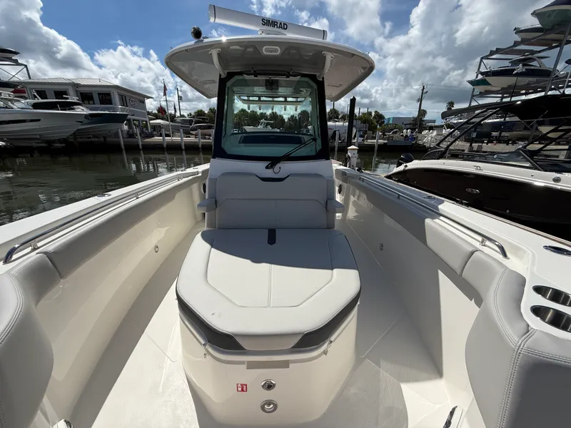 Slide: The Image of Boston Whaler 330 Outrage 2026 - 11