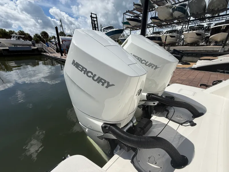 Slide: The Image of Boston Whaler 330 Outrage 2026 - 34