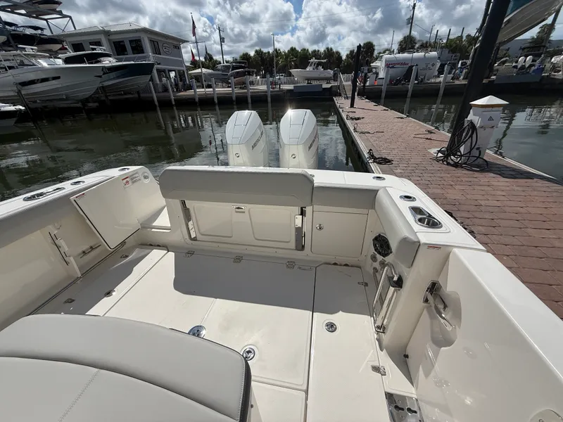 Slide: The Image of Boston Whaler 330 Outrage 2026 - 27