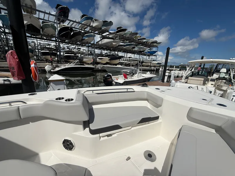 Slide: The Image of Boston Whaler 330 Outrage 2026 - 8