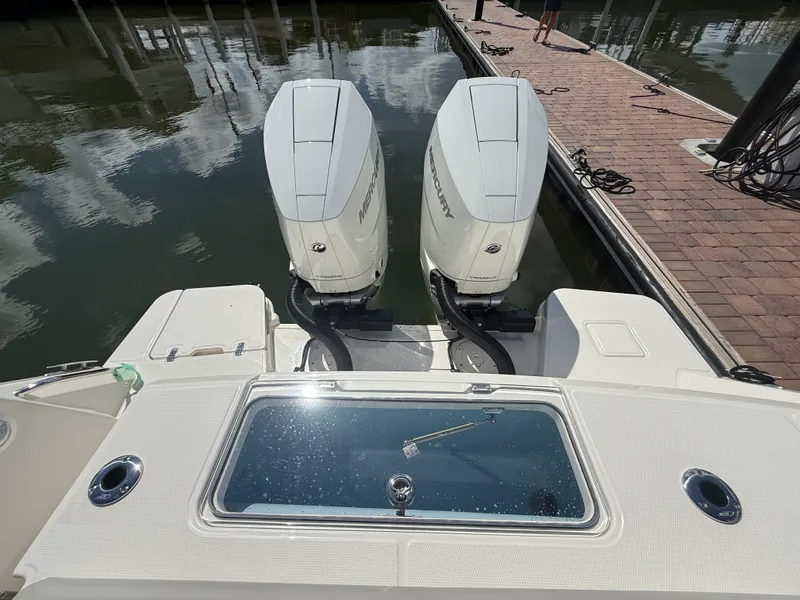 Slide: The Image of Boston Whaler 330 Outrage 2026 - 30