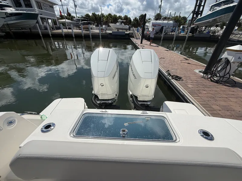 Slide: The Image of Boston Whaler 330 Outrage 2026 - 29