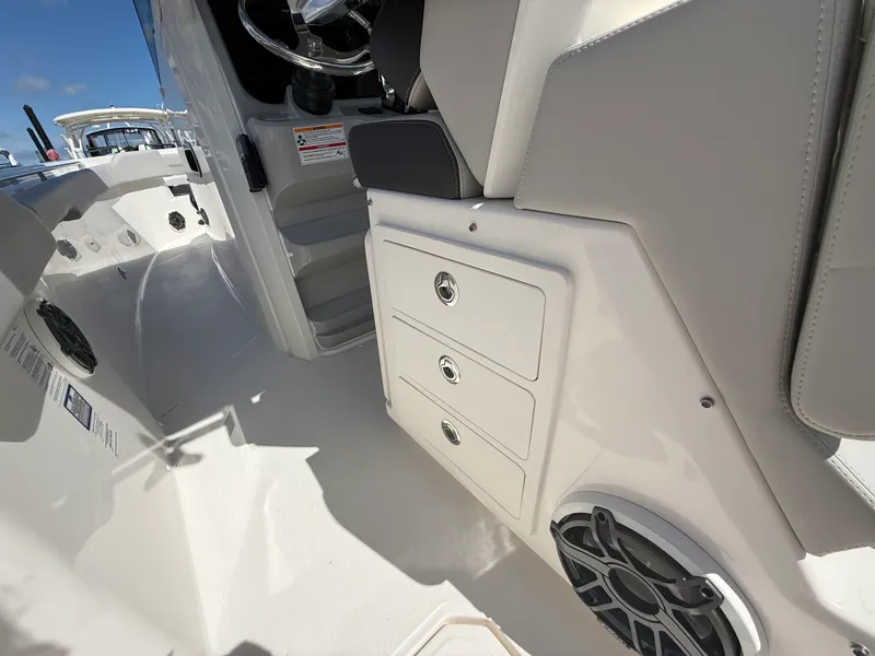 Slide: The Image of Boston Whaler 330 Outrage 2026 - 26