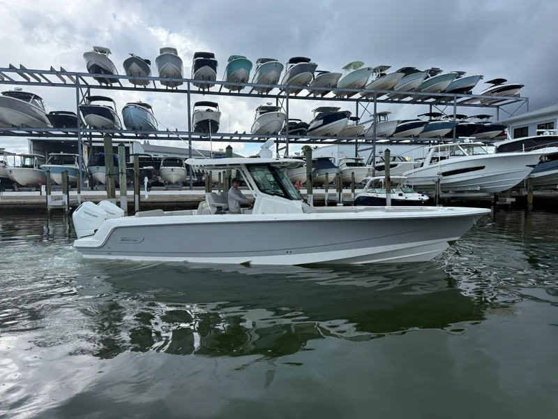 The Image of Boston Whaler 330 Outrage 2026 - 0