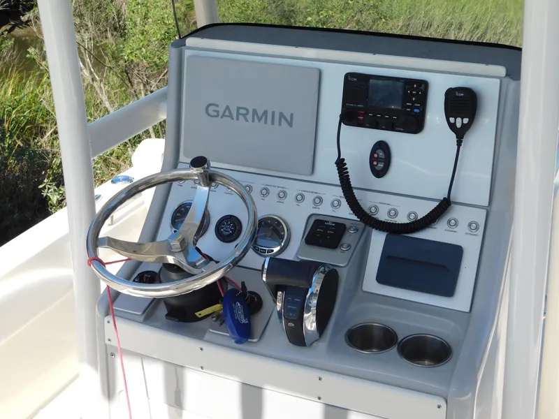 Slide: The Image of ShearWater 250 XTE 2022 boat console with Garmin navigation system and controls. - 3
