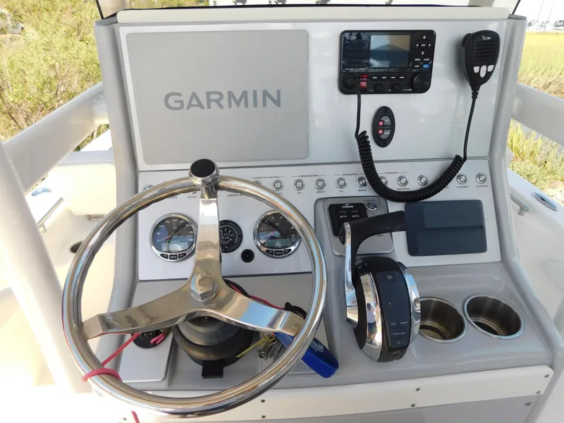 Slide: The Image of ShearWater 250 XTE 2022 boat console with Garmin navigation and controls. - 4