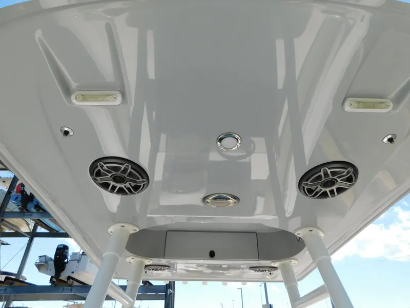 Slide: The Image of Shearwater 250 XTE 2022 - 51