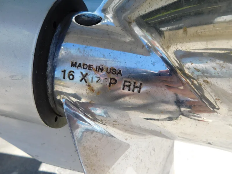 Slide: The Image of Shearwater 250 XTE 2022 - 62