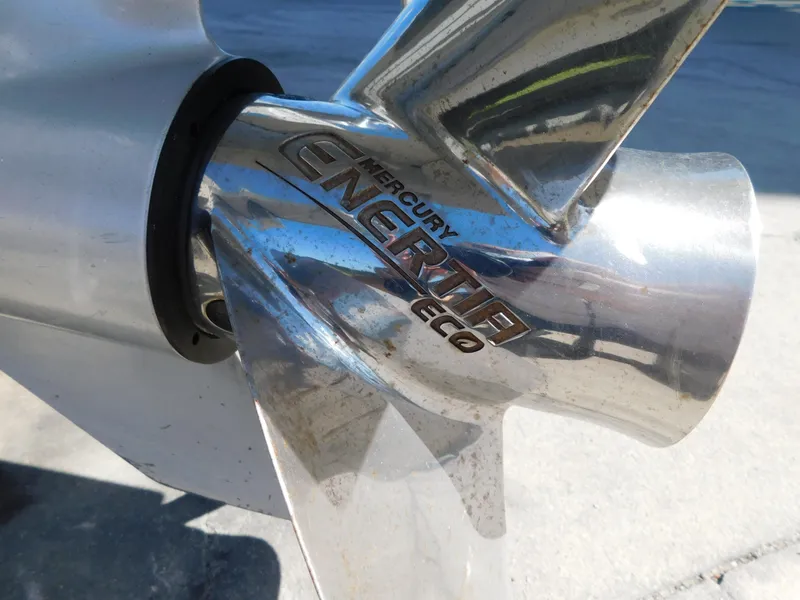 Slide: The Image of Shearwater 250 XTE 2022 - 63