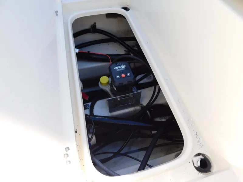 Slide: The Image of Shearwater 250 XTE 2022 - 64