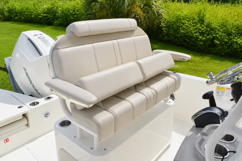 Slide: The Image of Boston Whaler 220 Dauntless 2027 - 8