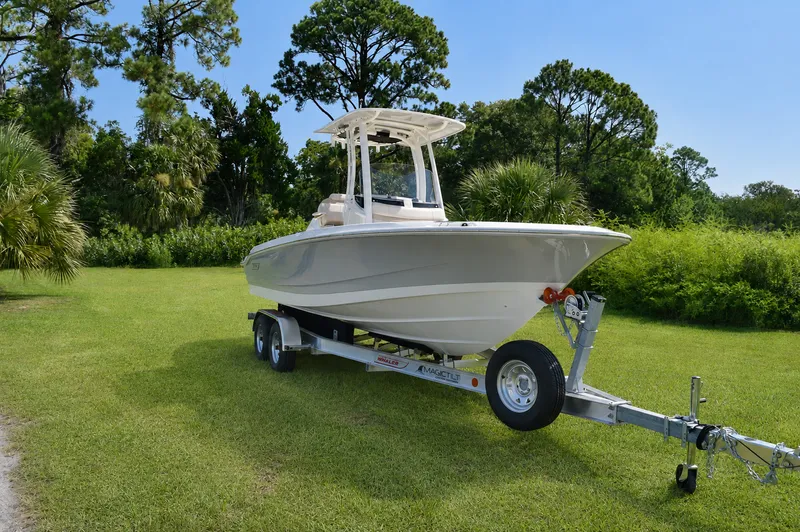 Slide: The Image of Boston Whaler 220 Dauntless 2027 - 19