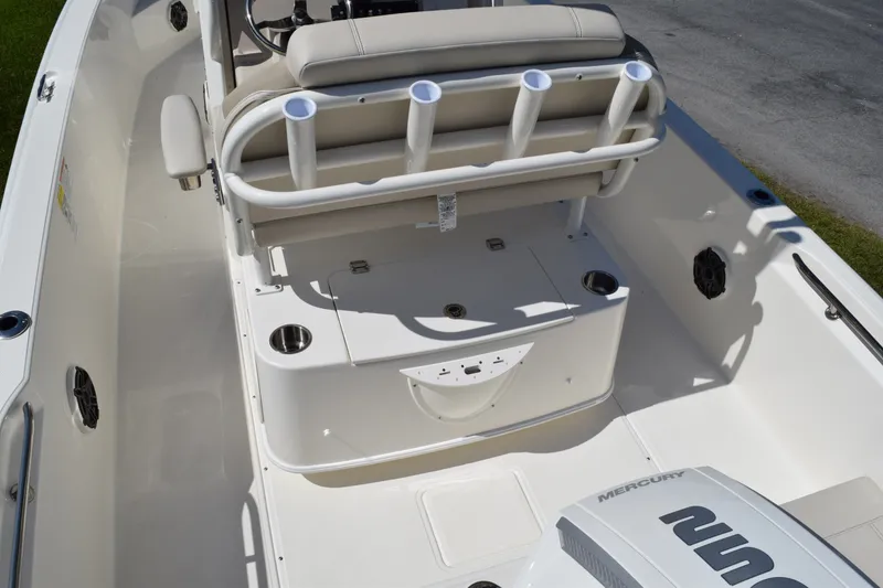 Slide: The Image of Boston Whaler 220 Dauntless 2027 - 12