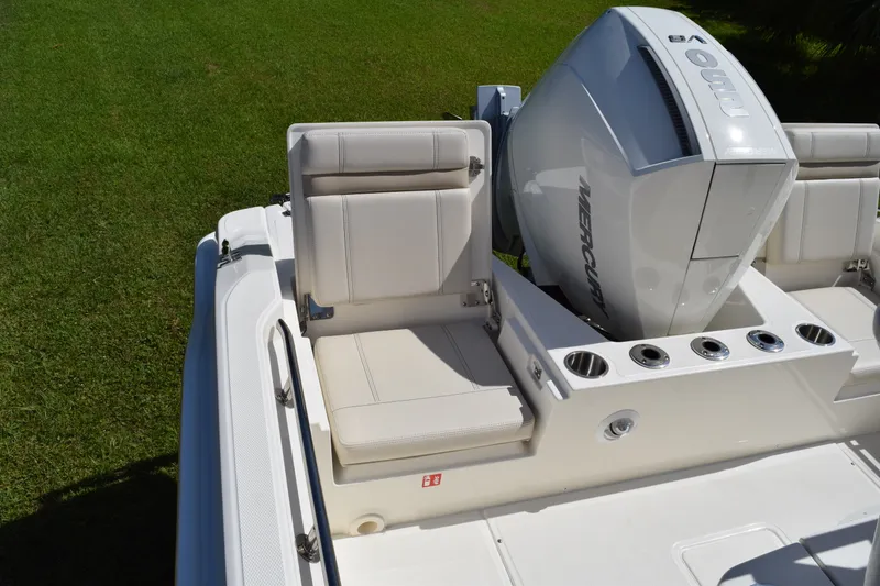 Slide: The Image of Boston Whaler 220 Dauntless 2027 - 5