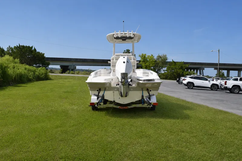 Slide: The Image of Boston Whaler 220 Dauntless 2027 - 2