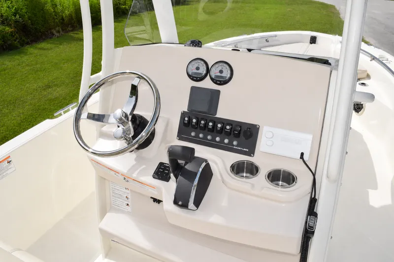 Slide: The Image of Boston Whaler 220 Dauntless 2027 - 10