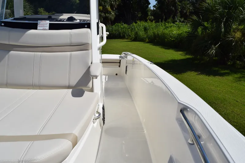 Slide: The Image of Boston Whaler 220 Dauntless 2027 - 16