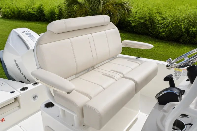 Slide: The Image of Boston Whaler 220 Dauntless 2027 - 9