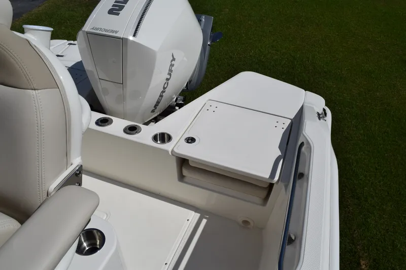 Slide: The Image of Boston Whaler 220 Dauntless 2027 - 7