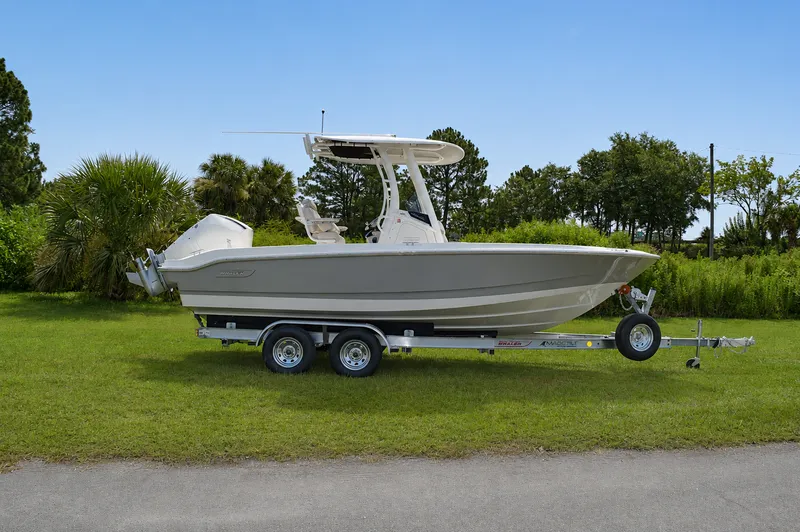 The Image of Boston Whaler 220 Dauntless 2027 - undefined