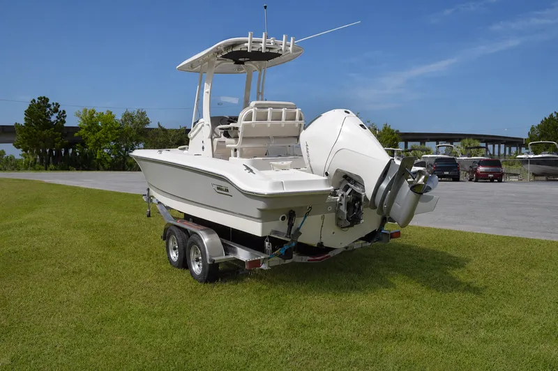 Slide: The Image of Boston Whaler 220 Dauntless 2027 - 3