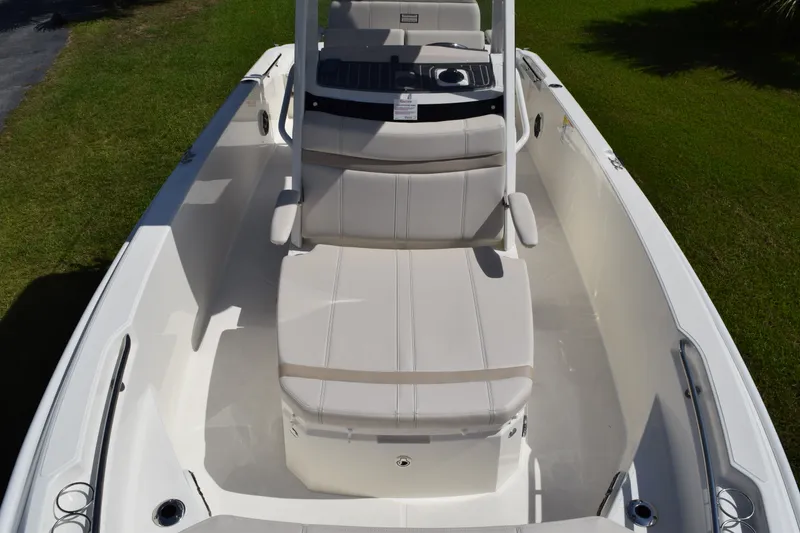 Slide: The Image of Boston Whaler 220 Dauntless 2027 - 13