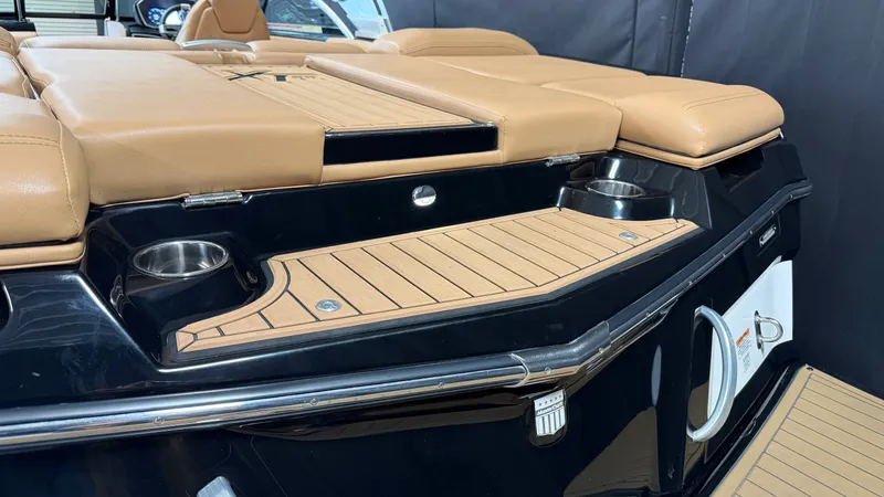 Slide: The Image of Mastercraft XT22 2019 - 10