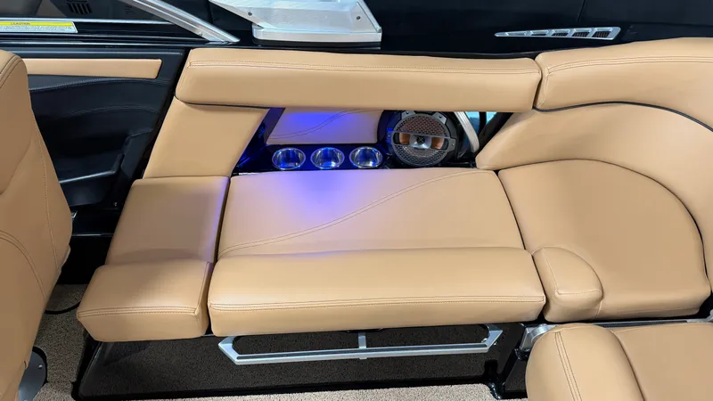 Slide: The Image of Mastercraft XT22 2019 - 23