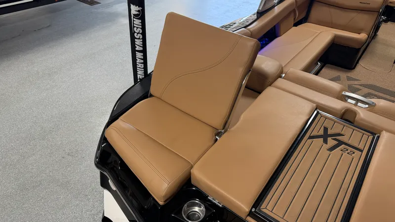 Slide: The Image of Mastercraft XT22 2019 - 12