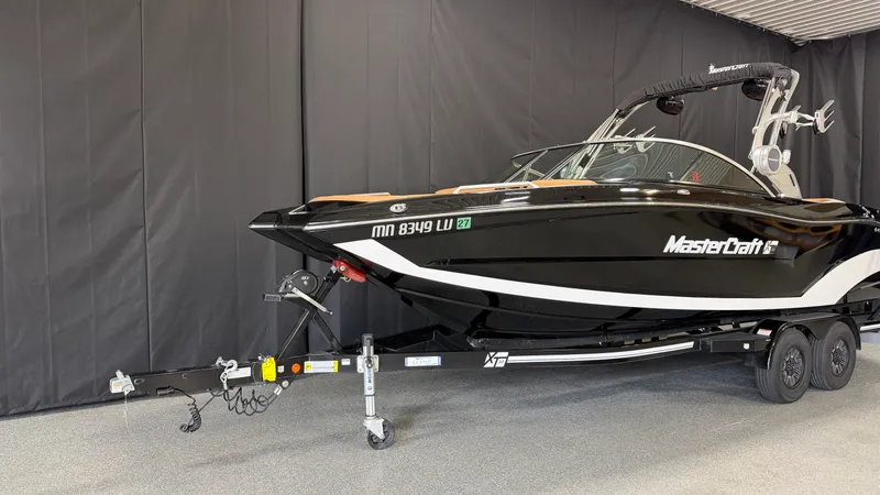 Slide: The Image of Mastercraft XT22 2019 - 2