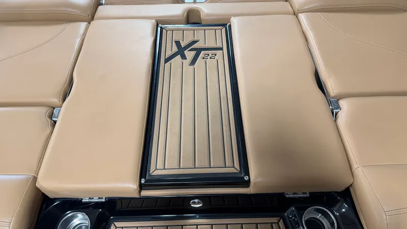 Slide: The Image of Mastercraft XT22 2019 - 17