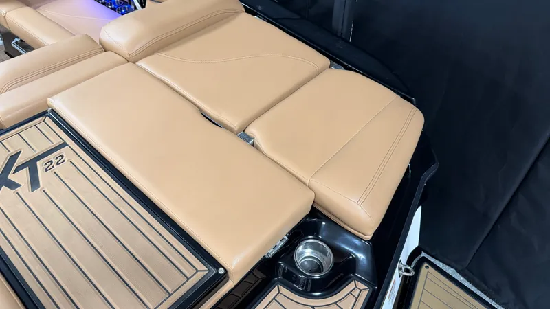 Slide: The Image of Mastercraft XT22 2019 - 14