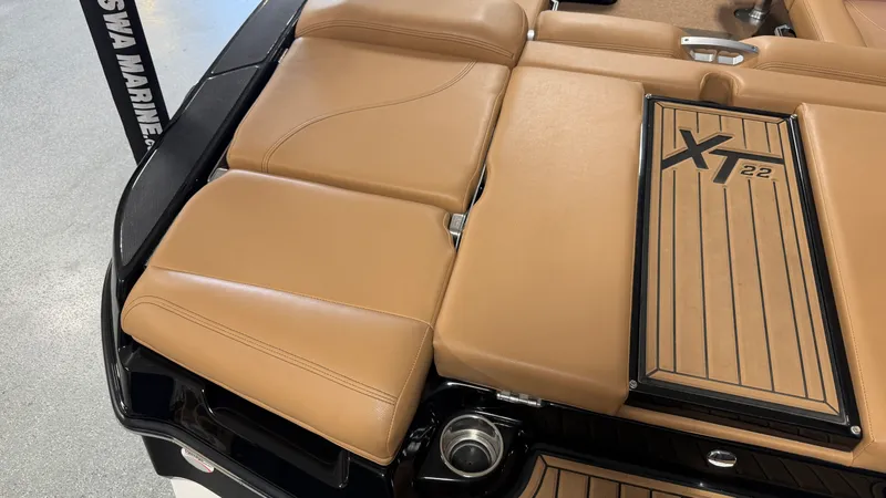 Slide: The Image of Mastercraft XT22 2019 - 11