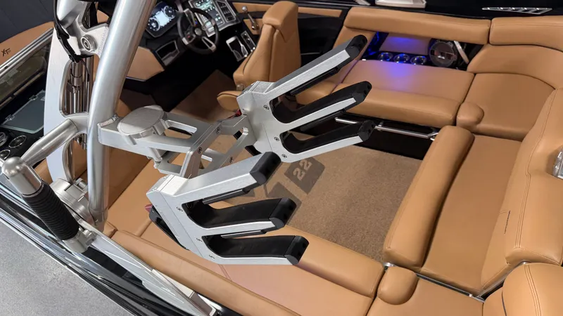 Slide: The Image of Mastercraft XT22 2019 - 100