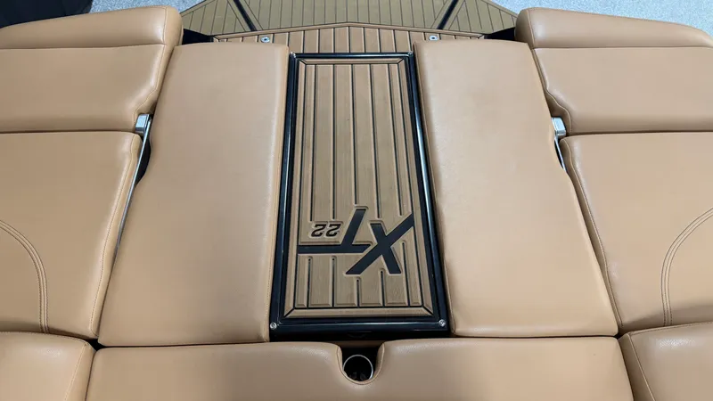 Slide: The Image of Mastercraft XT22 2019 - 19