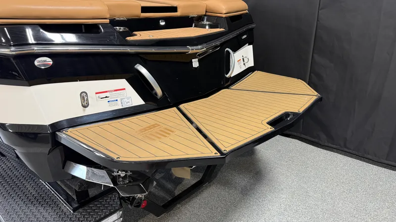 Slide: The Image of Mastercraft XT22 2019 - 8