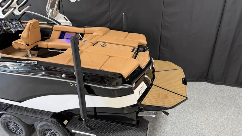 Slide: The Image of Mastercraft XT22 2019 - 6
