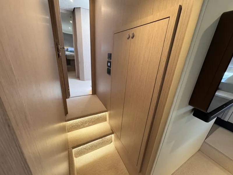 Slide: The Image of Azimut 53 FLY 2025 - 71