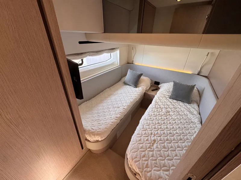 Slide: The Image of Azimut 53 FLY 2025 - 83