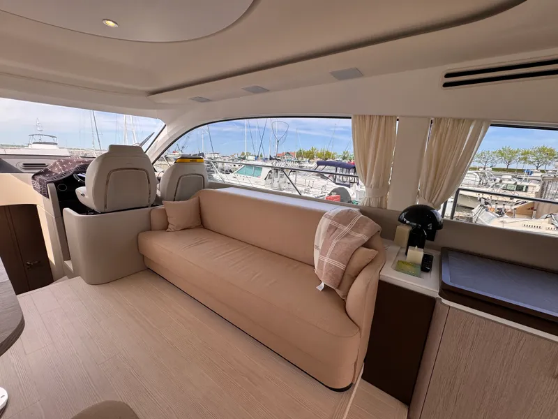 Slide: The Image of Azimut 53 FLY 2025 - 45
